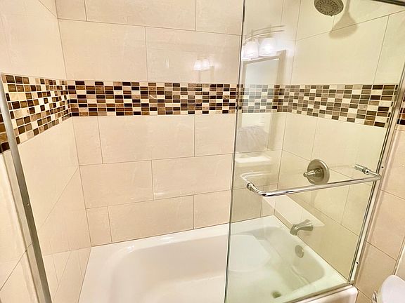4th image of 1020 W Calle Del Sol