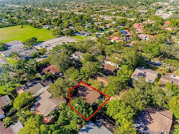 4th image of 9043 SW 78th Pl