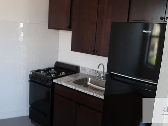 2nd image of 5037 W Montrose Ave