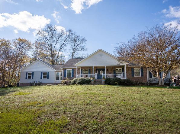 30 Meadowbrook Ln, Trenton, GA 30752