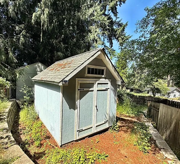716 Parkway Ct NE — Photo 19
