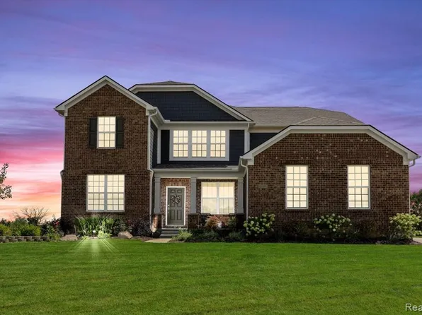 22277 Hilda Ln, South Lyon, MI 48178