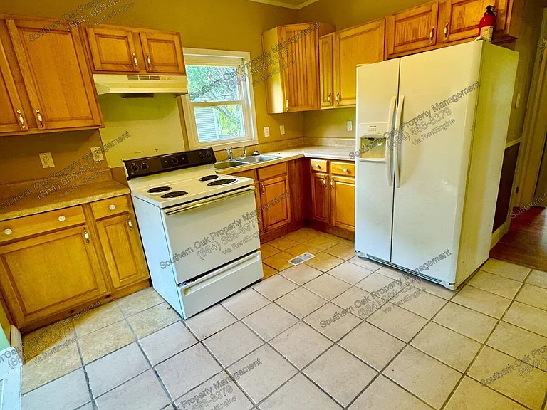 311 Lakeside Dr — Photo 7