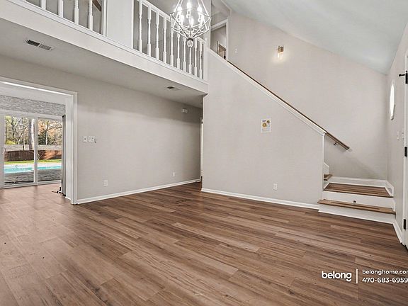 4th image of 1004 Natalie Ln SE