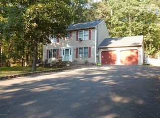 174 Salisbury Rd, Bushkill, PA 18324