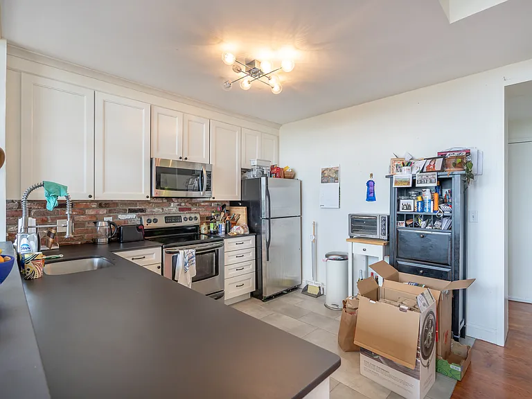 240 Heath St #8 — Photo 2