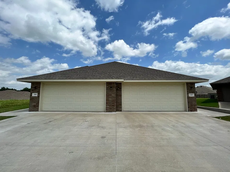 2403 S Blackhawk Dr