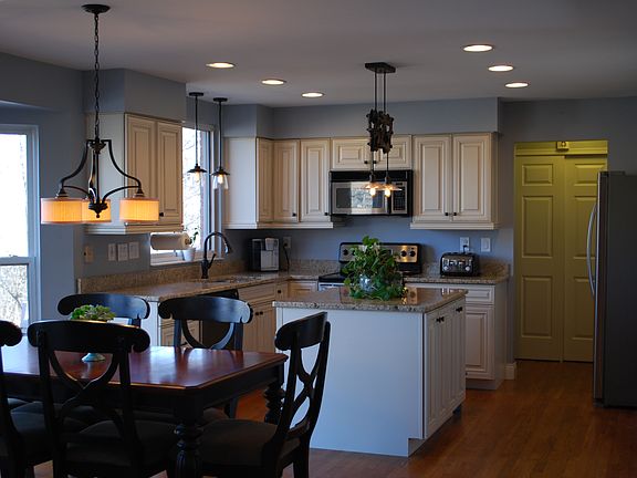 3rd image of 2050 Lakelyn Ct