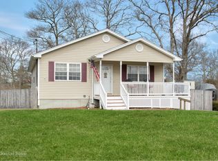 89 Rugby Dr, Shirley, NY 11967