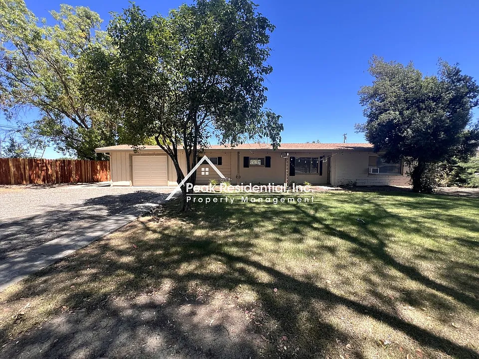 3201 Leona Cir