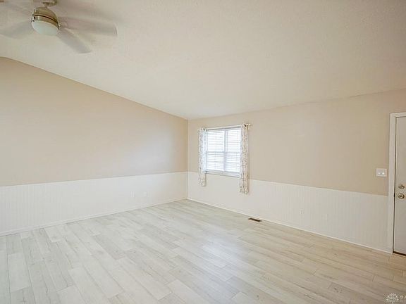 3rd image of 922 McDowell St