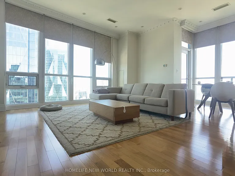 16 Harbour St #5303 — Photo 2