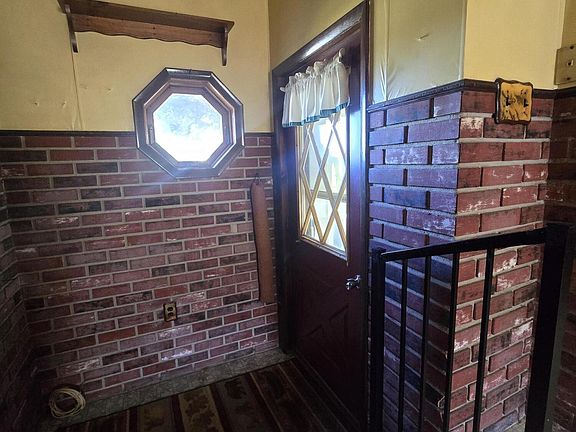 3rd image of 941 Bennett St