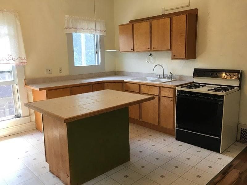 1st image of 818 Vine Pl #1