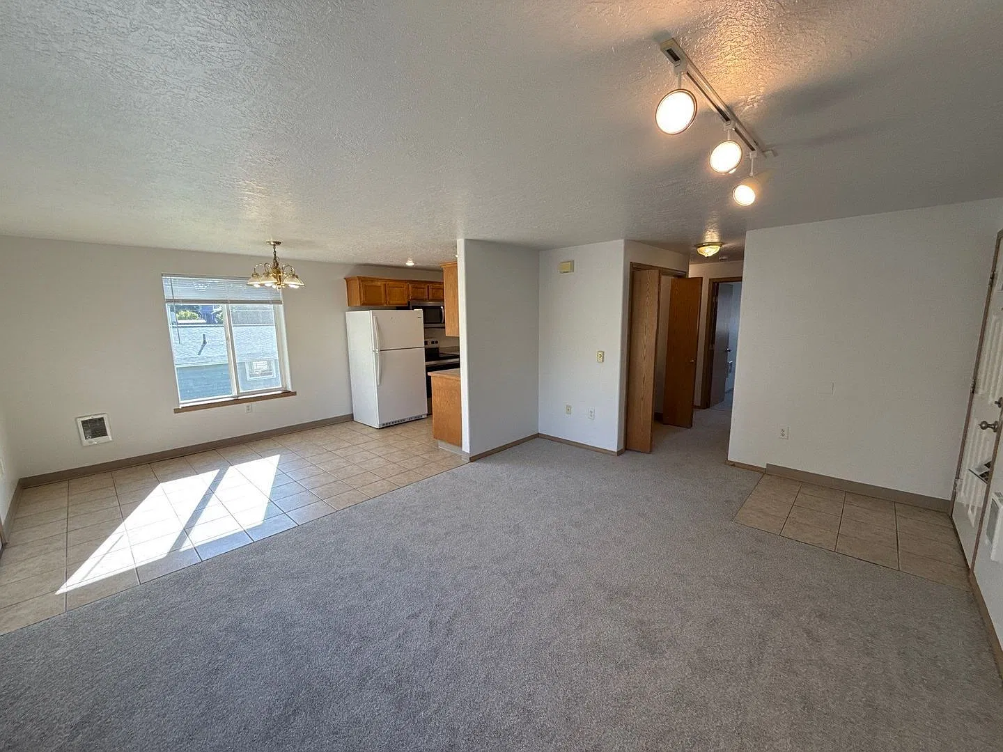 2 bed, 2.0 bath, 1049 sqft, $1,495 — Photo 3