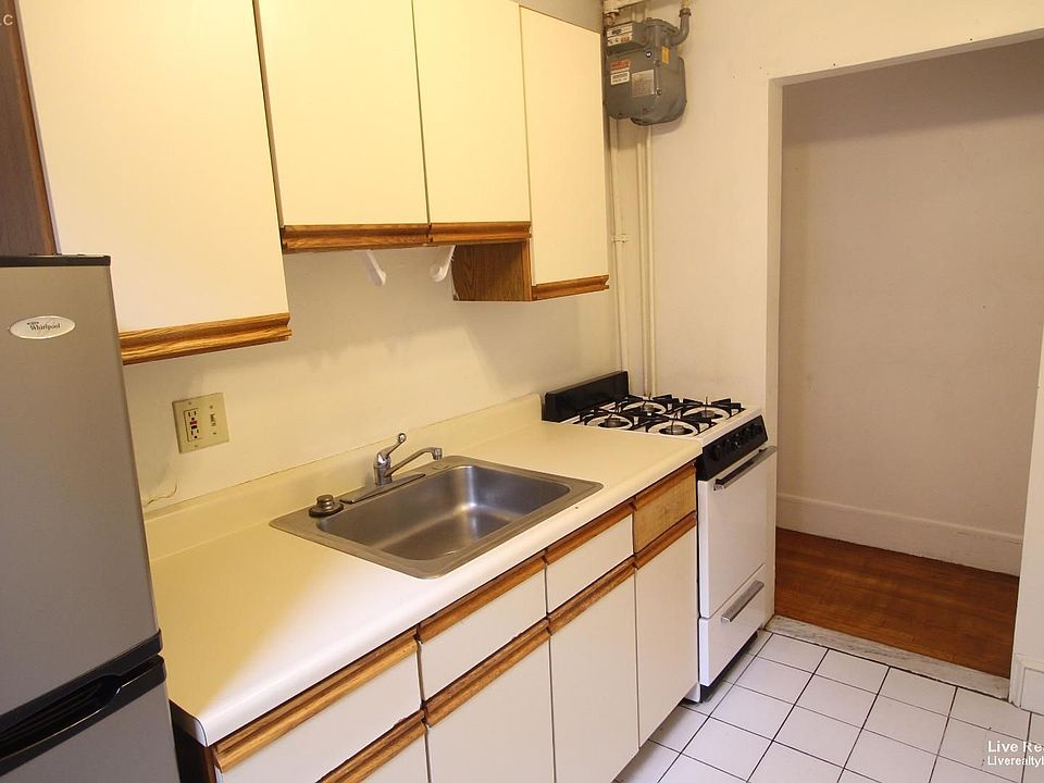 2nd image of 11 Scottfield Rd APT 11F