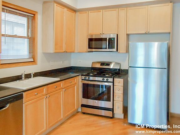 3rd image of 1322 W Diversey Pkwy #2