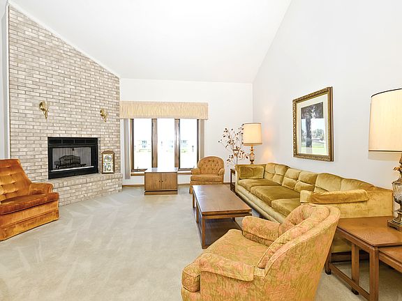 4th image of 15719 Lake Hills Ct Unit 2N