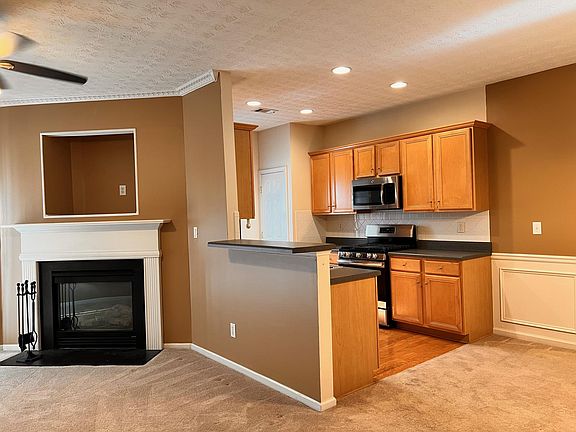 5th image of 496 Lantern Wood Dr