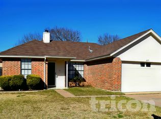 223 Freedom Ln, Arlington, TX 76002
