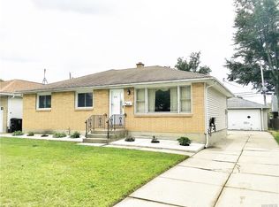 612 Evergreen Dr, Tonawanda, NY 14150