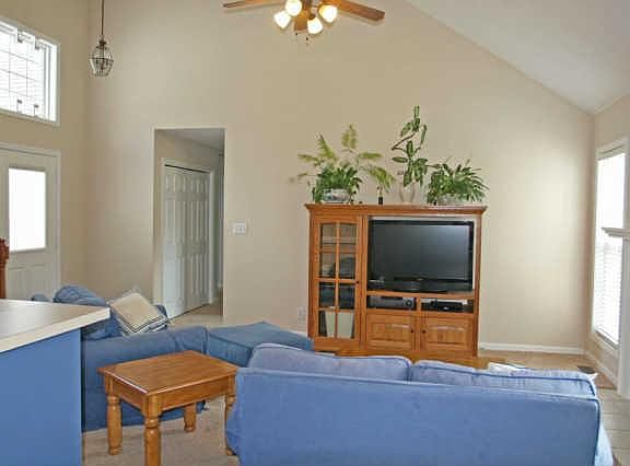 4th image of 300 Shadyside Ln