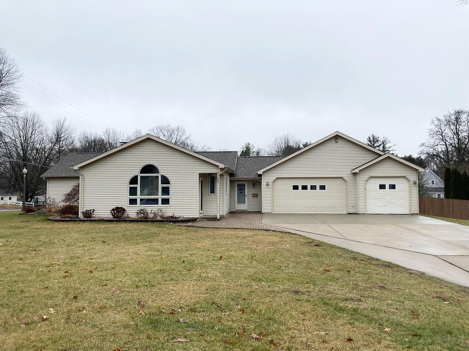 300 W Maple St, Saint Charles, MI 48655 Zillow