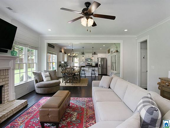 5th image of 204 Willow Lake Cir