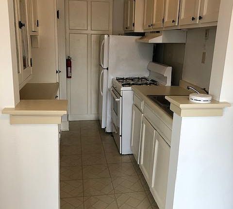 3rd image of 1501 N Farwell Ave