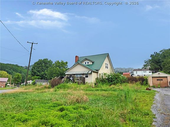 2nd image of 255 Maple Ln