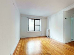 11 W 8th St APT 2E, New York, NY 10011