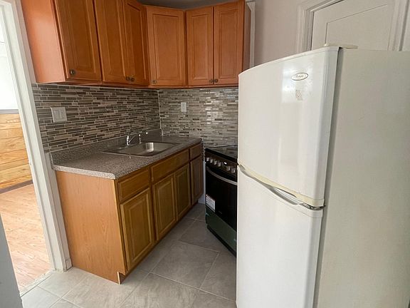 5th image of 1096 Fenwood Dr Floor 1