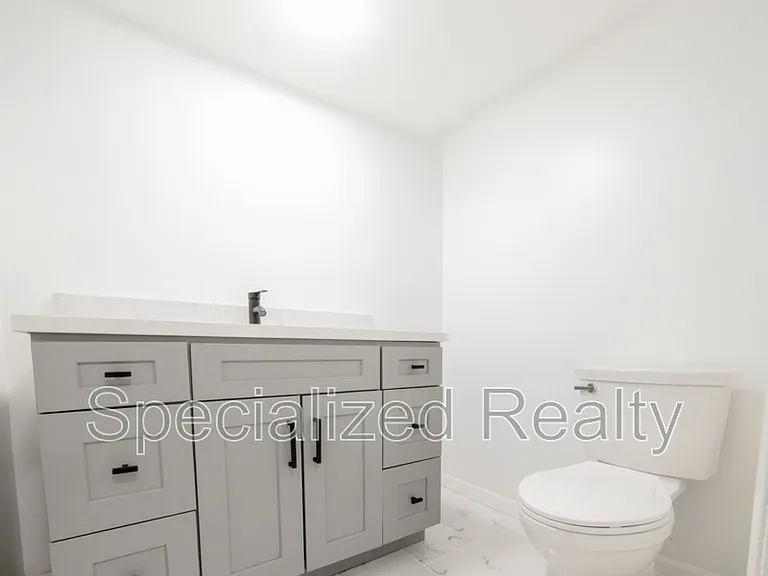 9603 Van Nuys Blvd #B — Photo 7