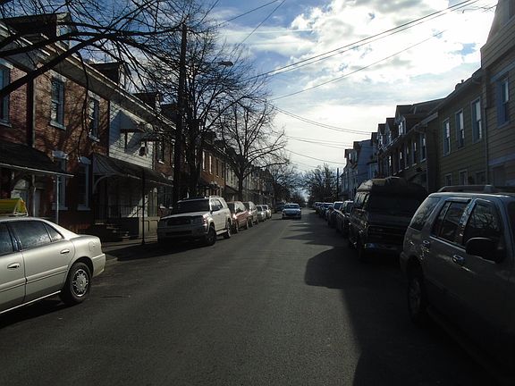 5th image of 444 N 10th St