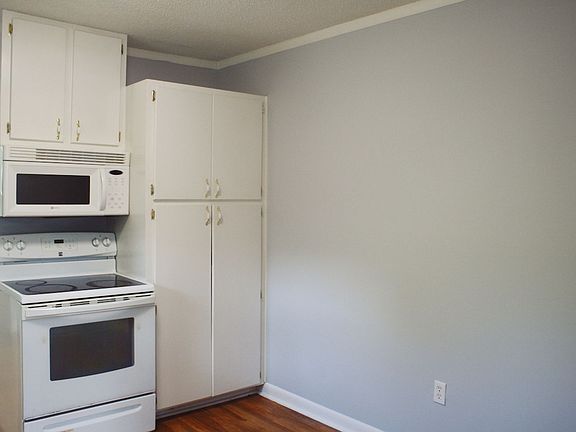3rd image of 1138 Whittle Dr SW Unit B