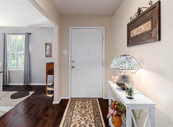 3rd image of 140 Abelia Dr