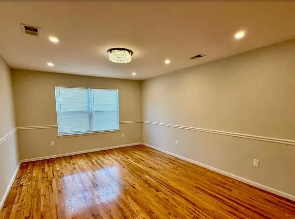 15 Seymour Ave #1