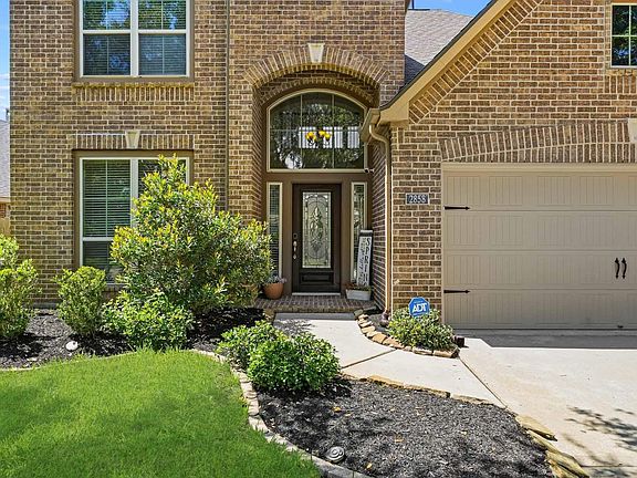 2nd image of 2858 Park Hills Dr