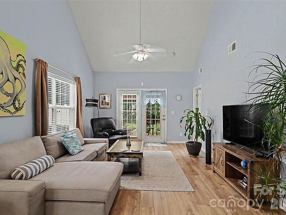 3rd image of 2716 Rozzelles Landing Dr