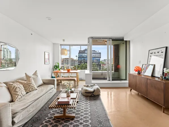 221 Union St #715, Vancouver, BC V6A 0B4