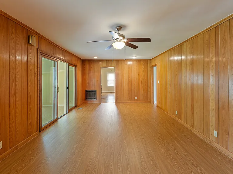 3228 Lakeshore Dr — Photo 30