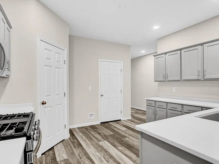 62 Helene Ct — Photo 6