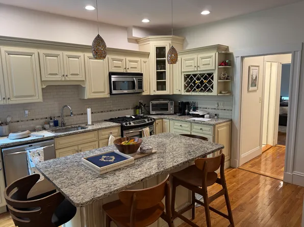 138 Fuller St APT 2, Brookline, MA 02446