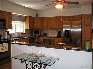 2nd image of 552 Lakeville Ln
