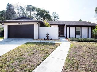 1205 Hiddenwood Ct, Valrico, FL 33594