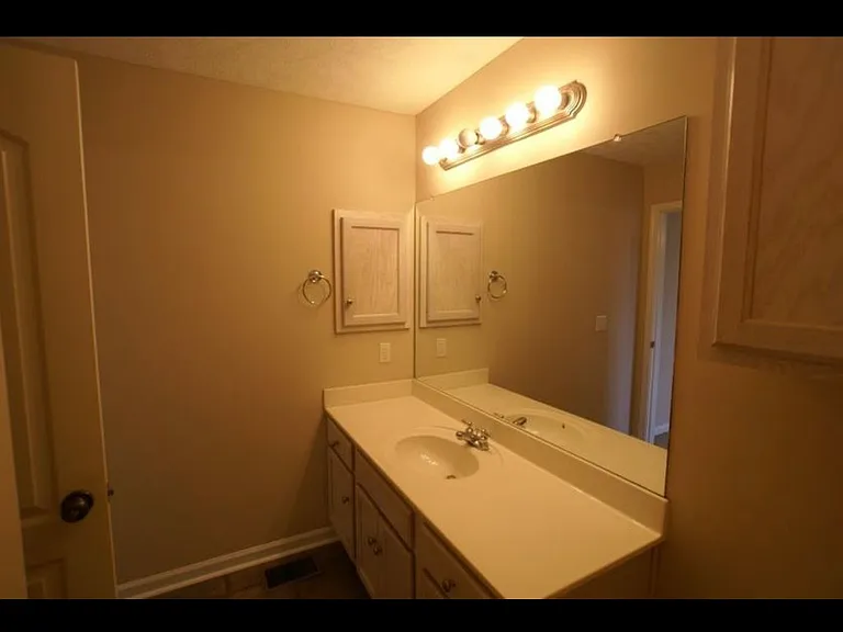 741 Kirkcauldy Dr — Photo 10