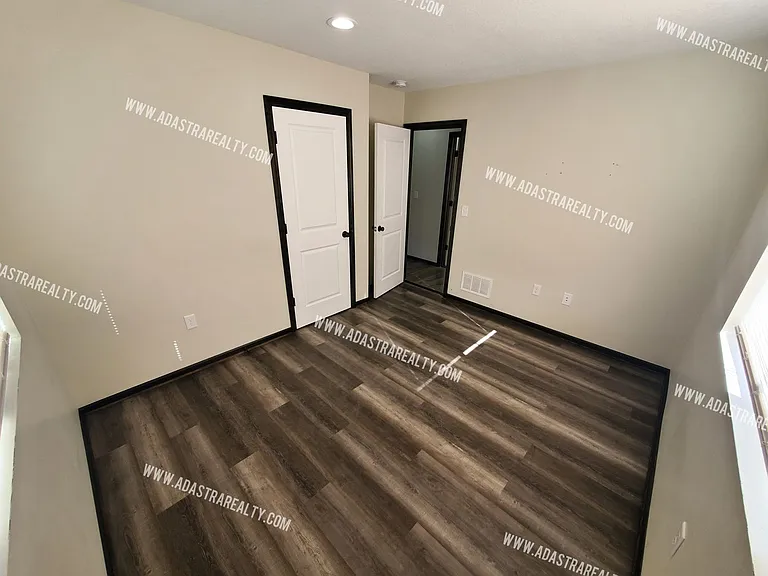 1518 W 26th St — Photo 16