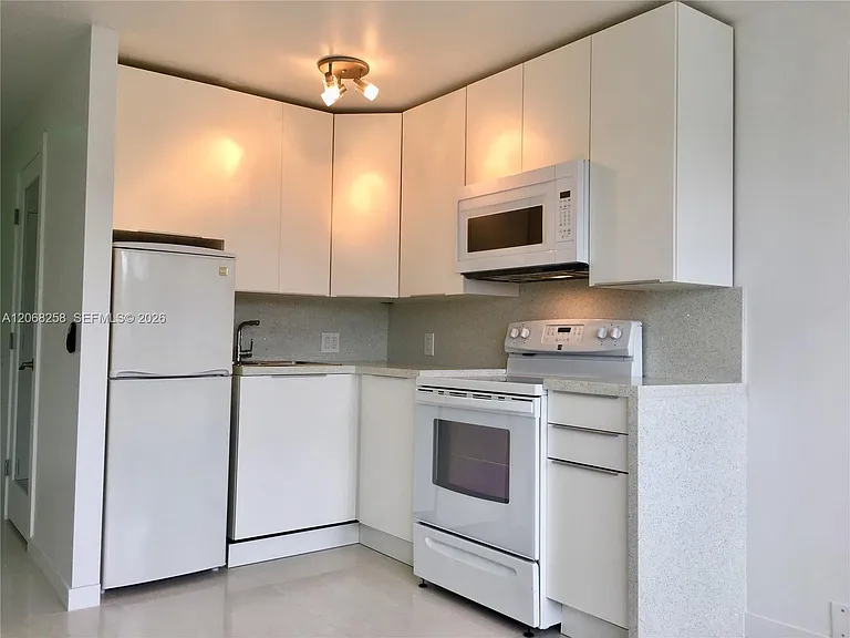 6484 Indian Creek Dr #205 — Photo 11
