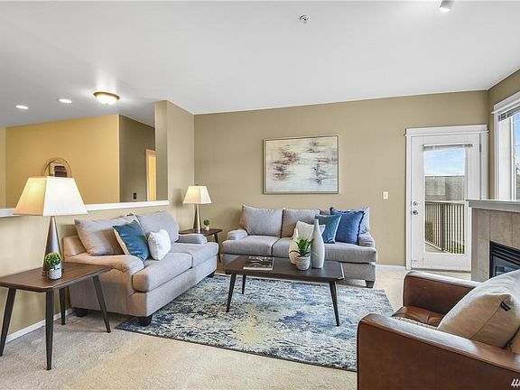 Living room with access to covered.