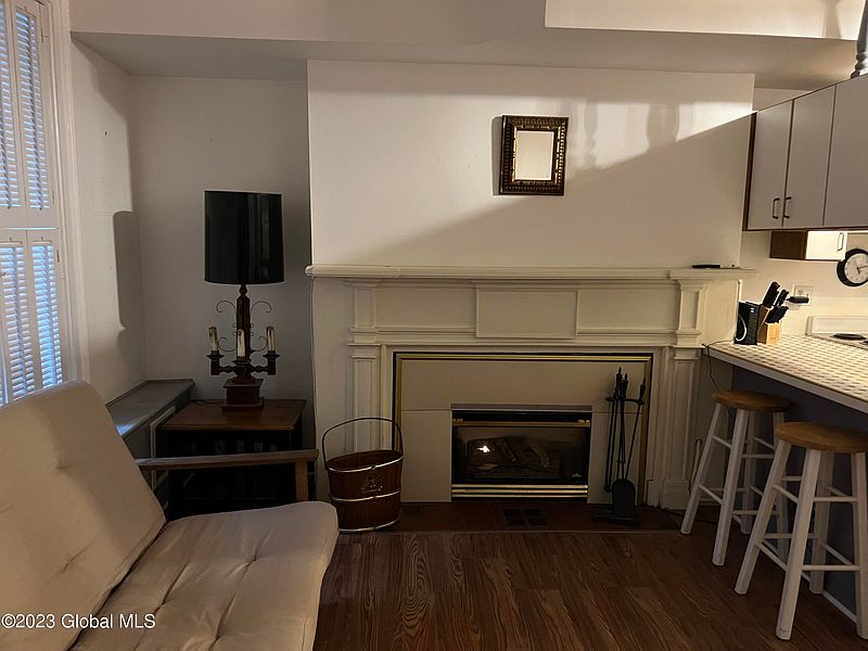 4th image of 54 S Swan Street # G